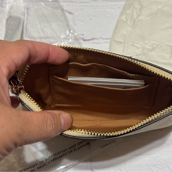 Coach Corner Zip Wristlet In Signature Canvas With Daisy Limited Edition nwt - Picture 4 of 7